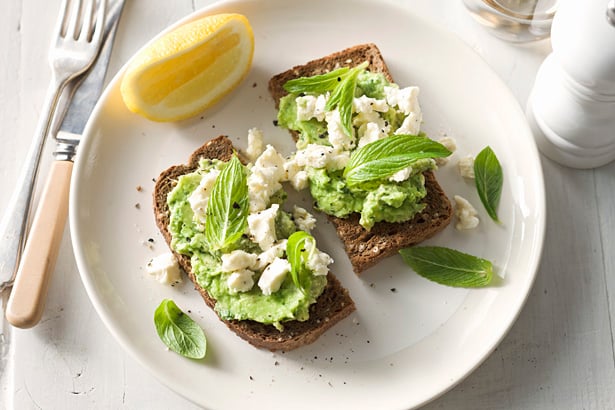 Smashed avo with feta 